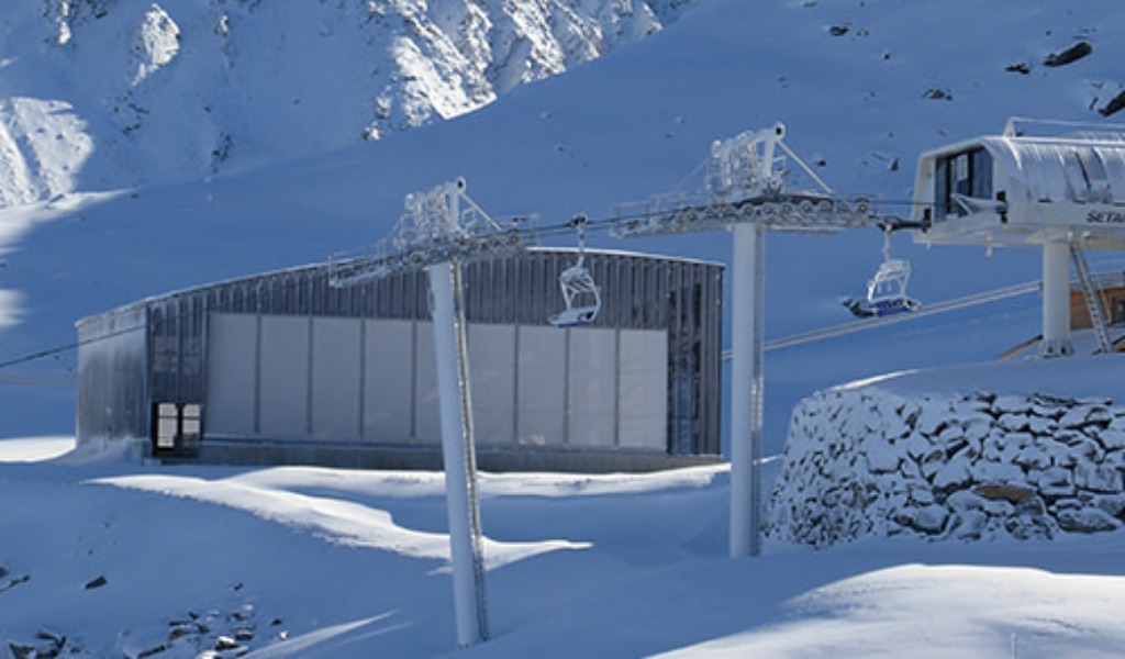 How Ice Buildup Affects Metal Mesh Fabric Panels